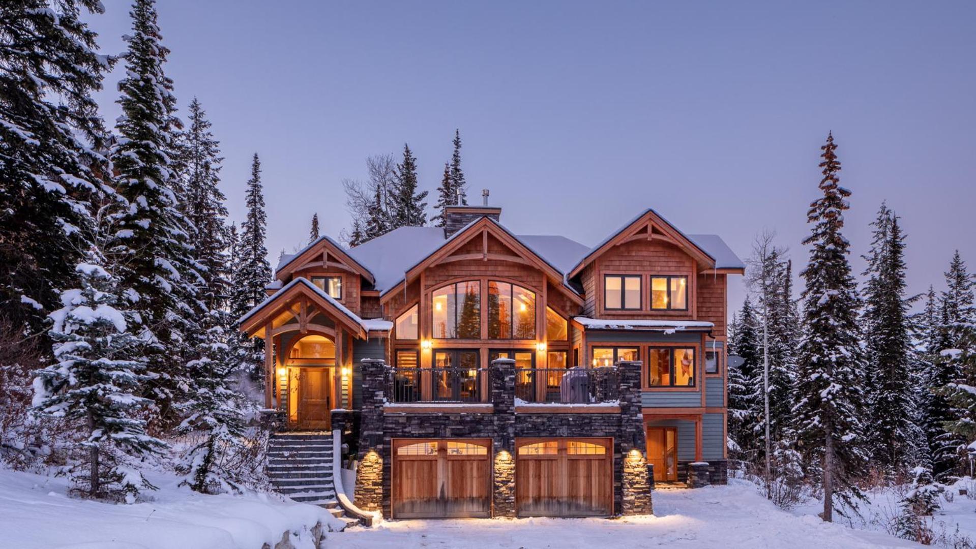 Lush Mountain Accommodations Golden Exterior photo