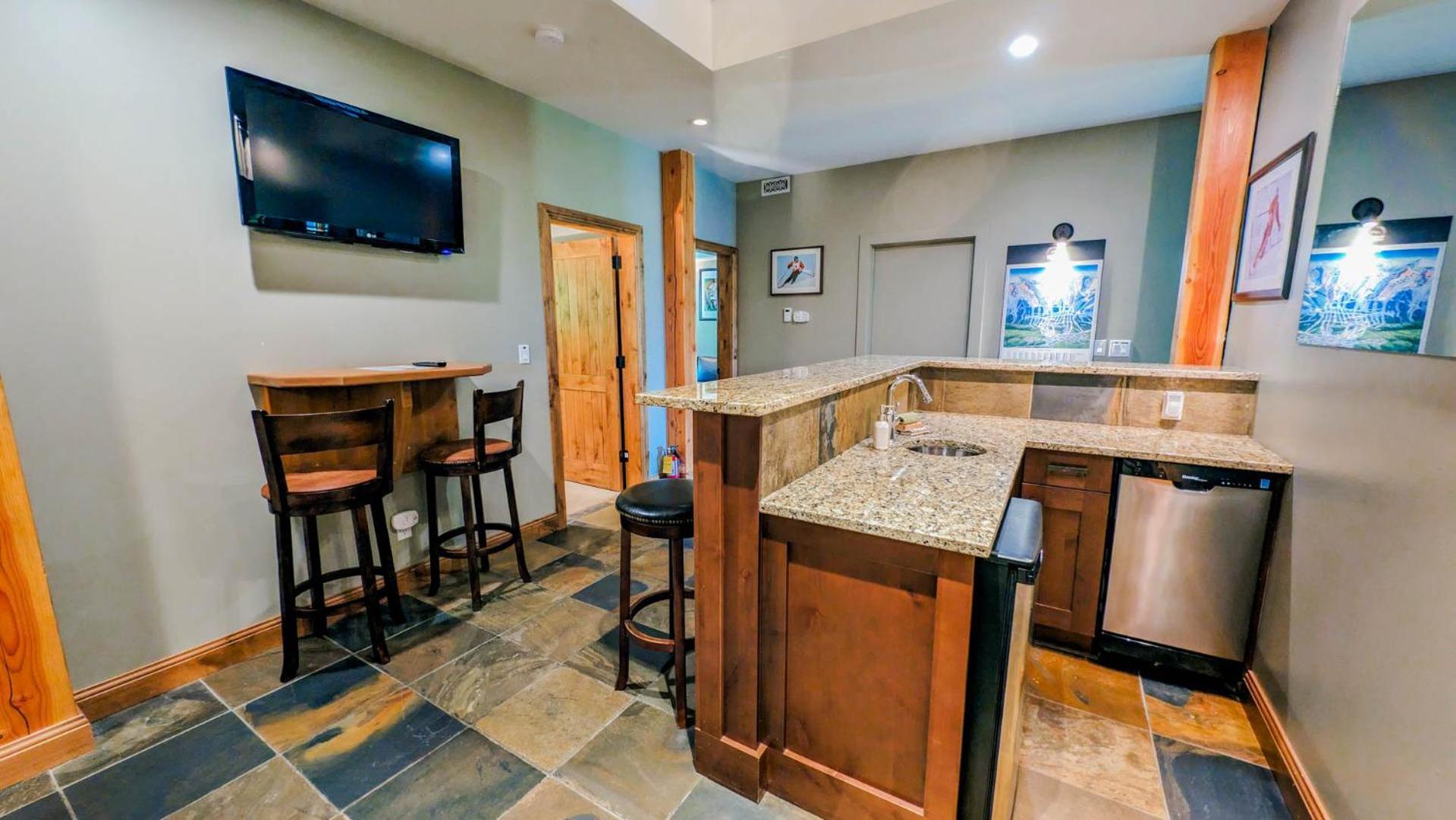 Lush Mountain Accommodations Golden Room photo