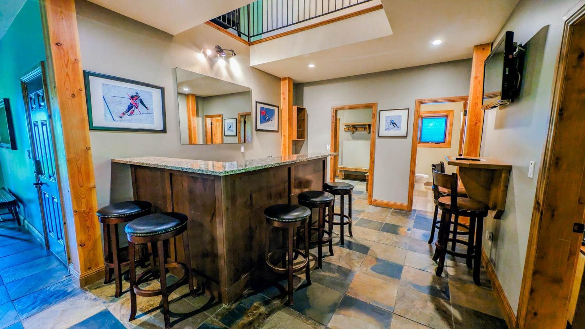 Lush Mountain Accommodations Golden Room photo