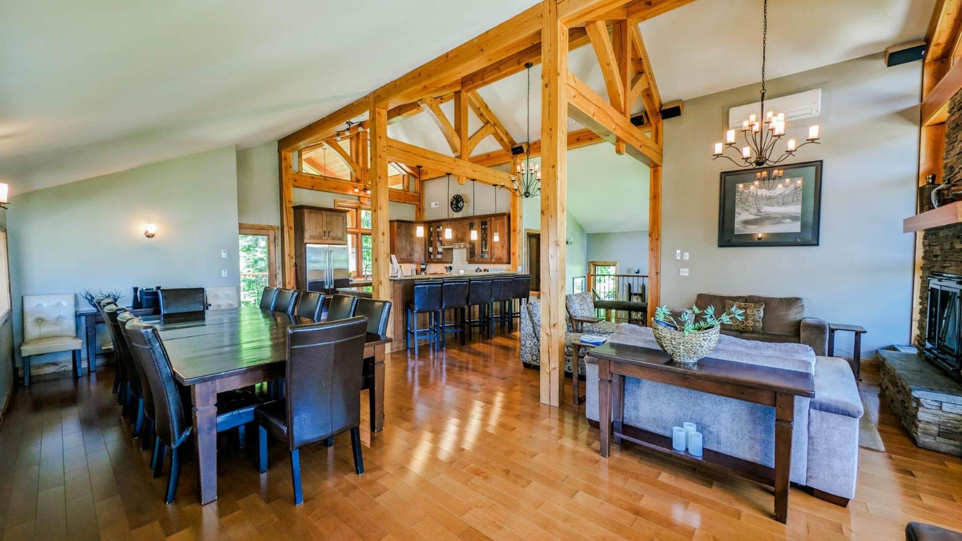Lush Mountain Accommodations Golden Room photo