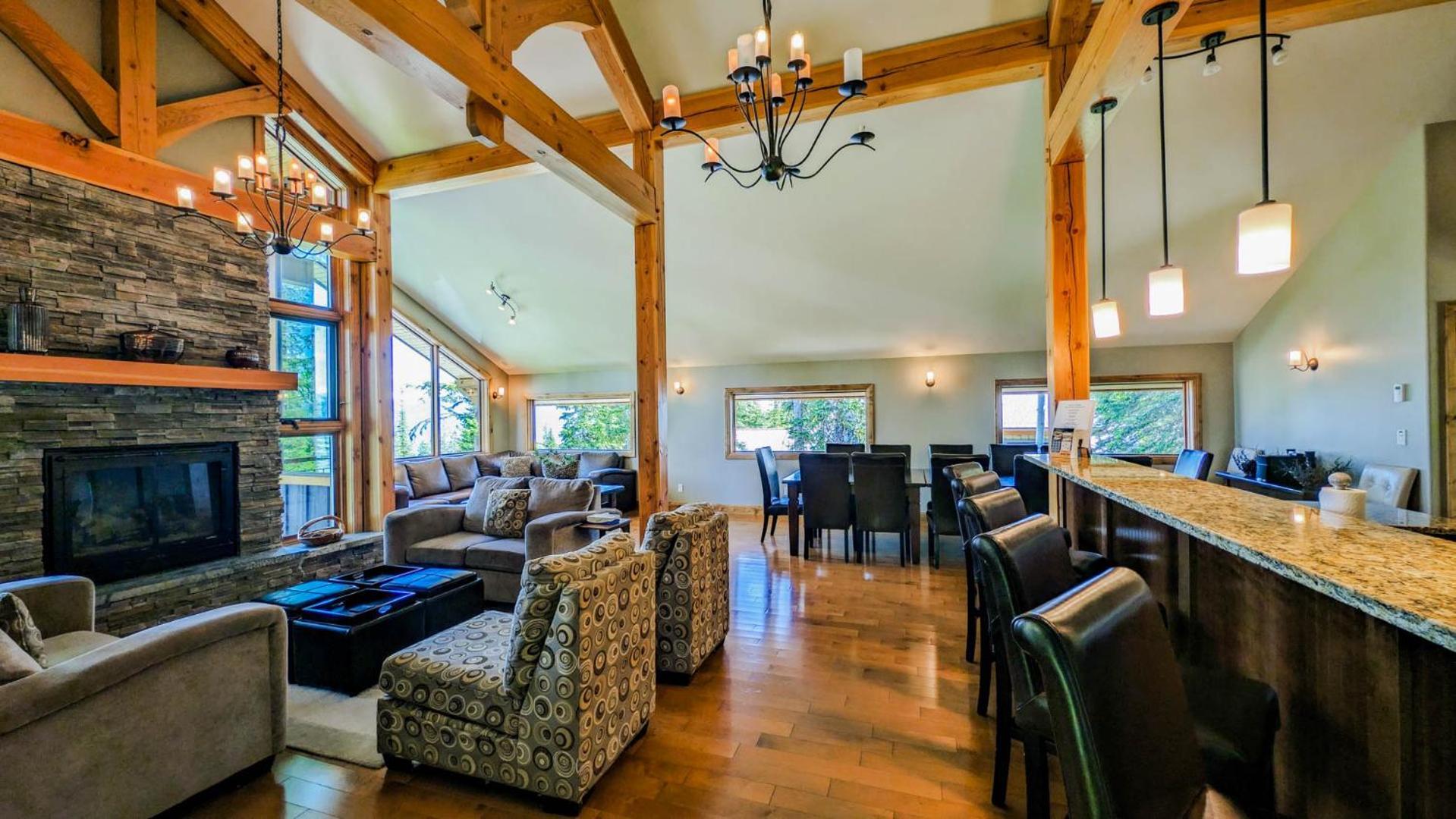 Lush Mountain Accommodations Golden Room photo