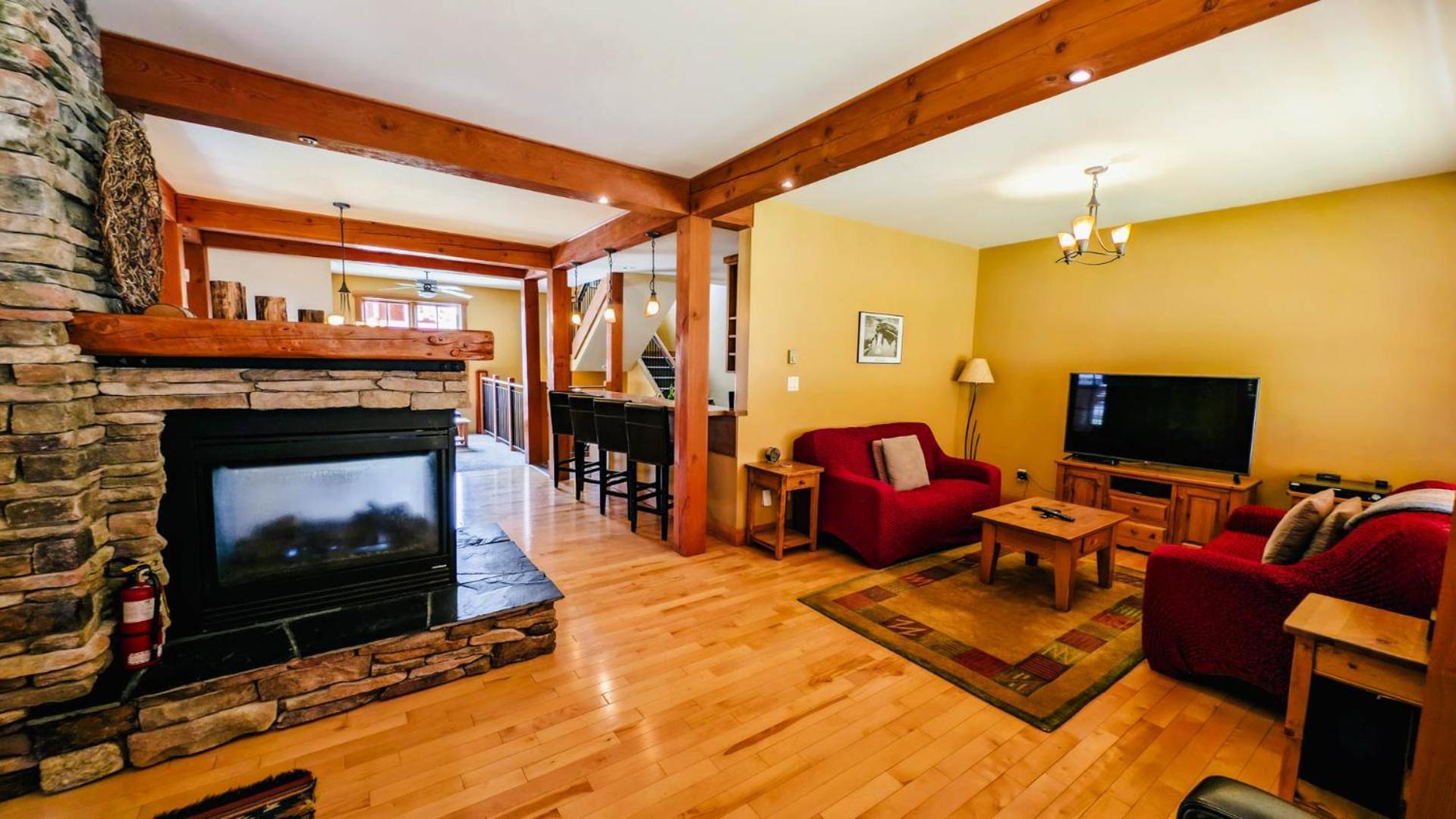 Lush Mountain Accommodations Golden Room photo
