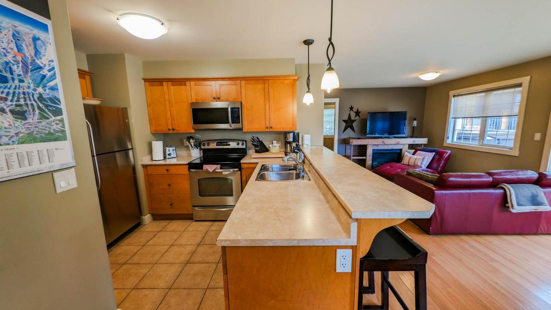 Lush Mountain Accommodations Golden Room photo