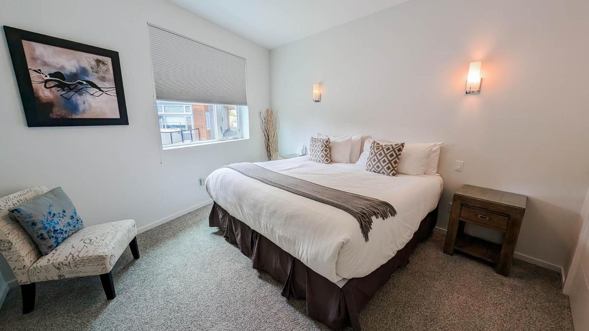 Lush Mountain Accommodations Golden Room photo